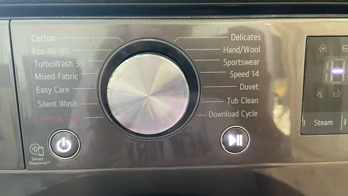 Lg ThinQ 10.5kg washing machine - Image 1