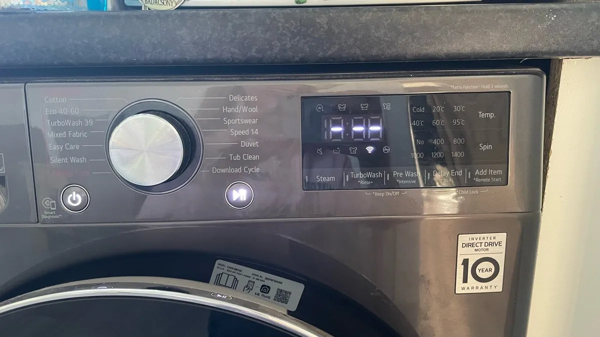 Lg ThinQ 10.5kg washing machine - Image 2