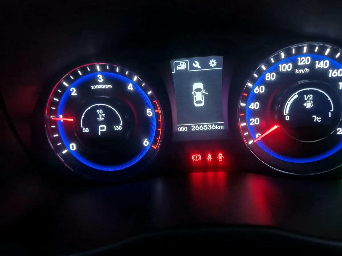 Hyundai i40 Automatic - Image 2