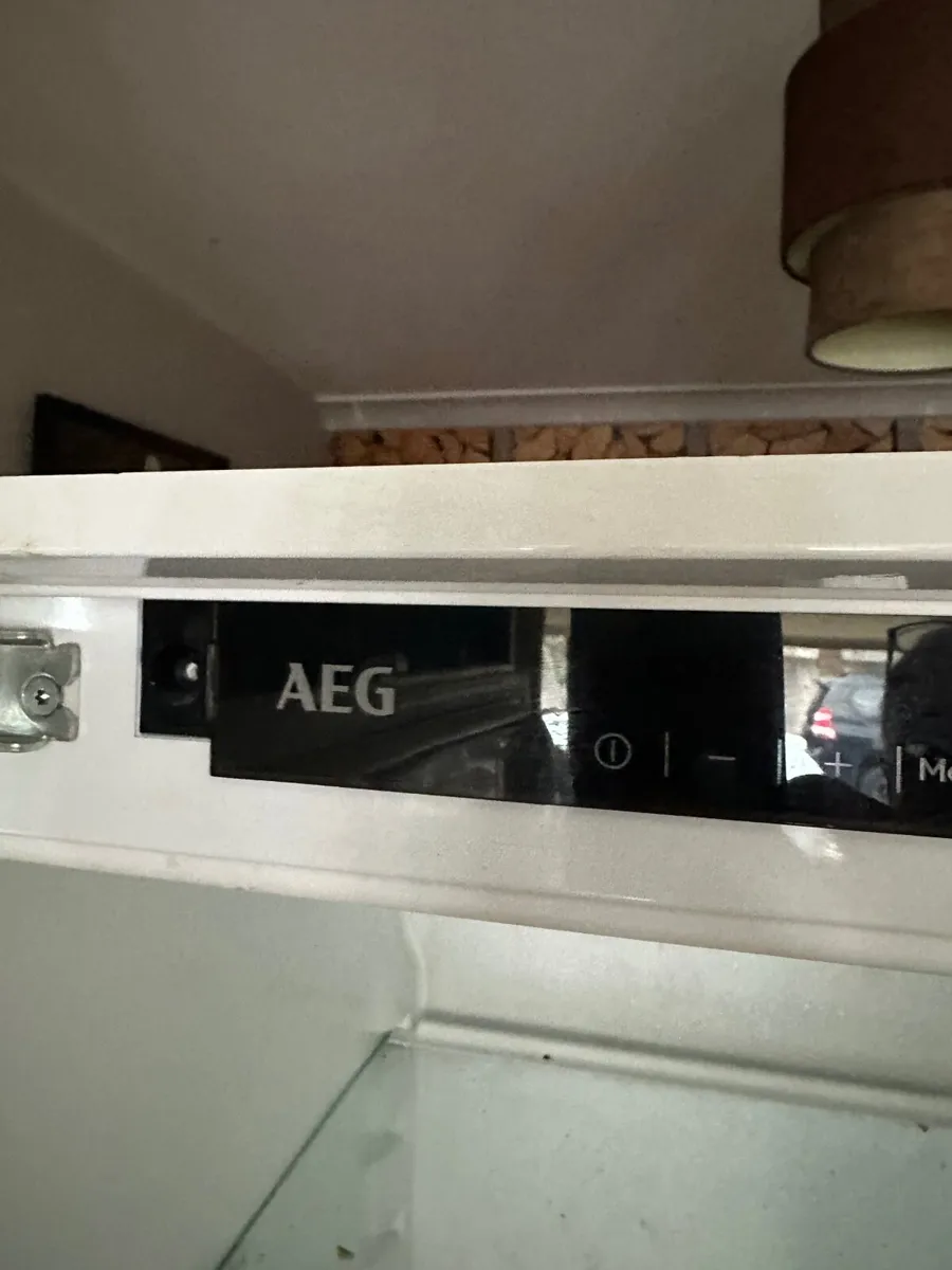 Integrated fridge freezer - Image 2