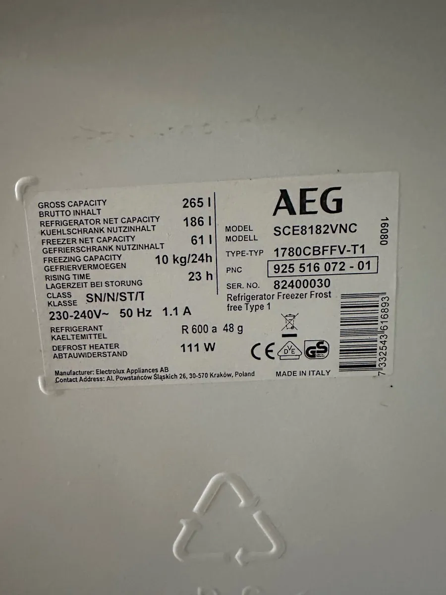 Integrated fridge freezer - Image 3