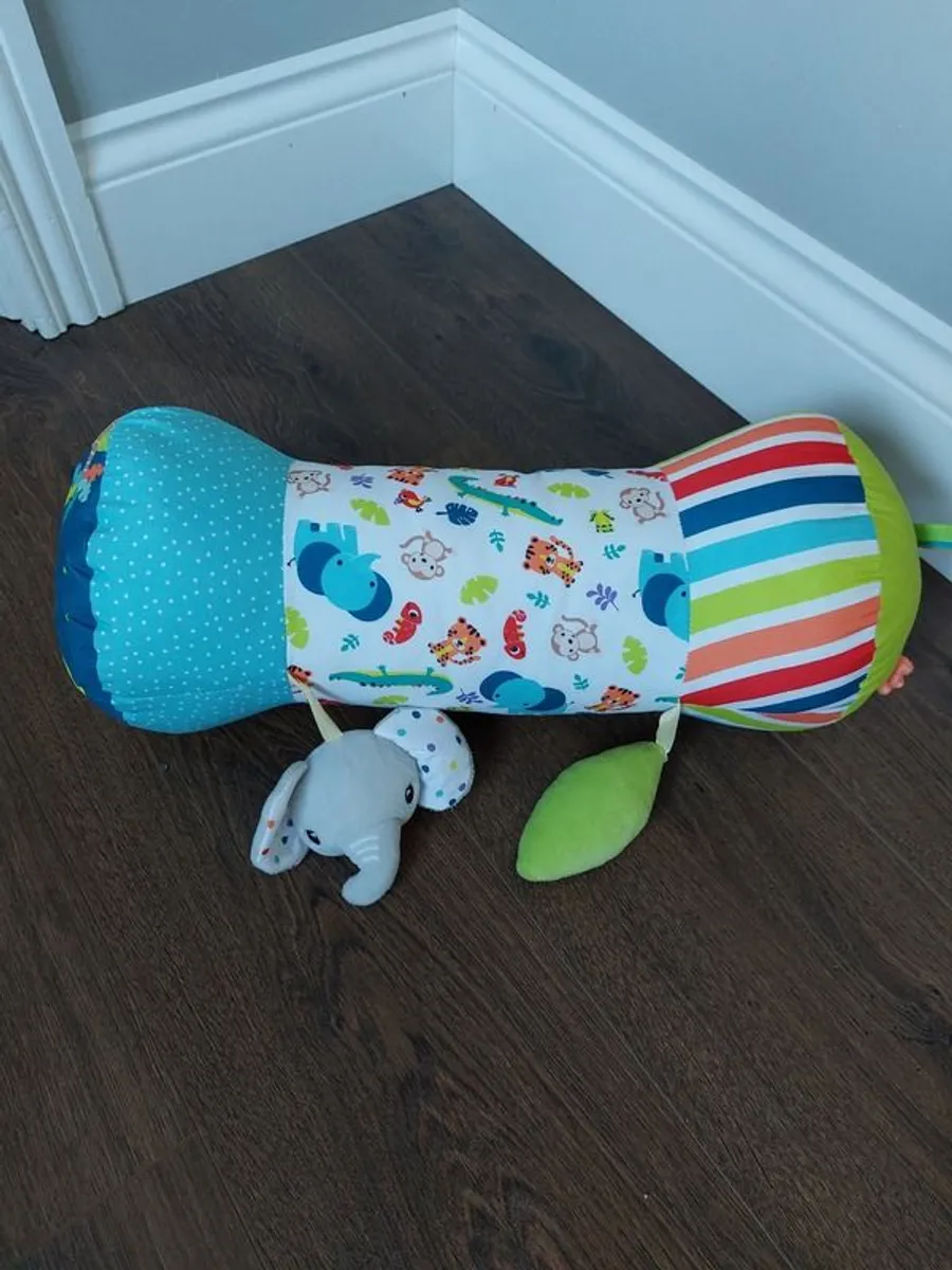 Baby Bouncer, Seat, Mat and Tummy Time Pillow - Image 4