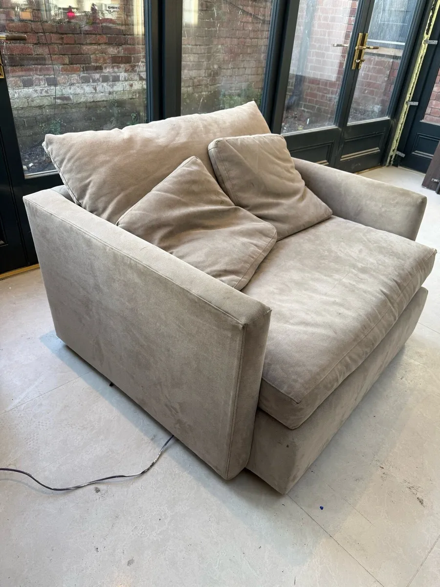 One a half seater couch - Image 2