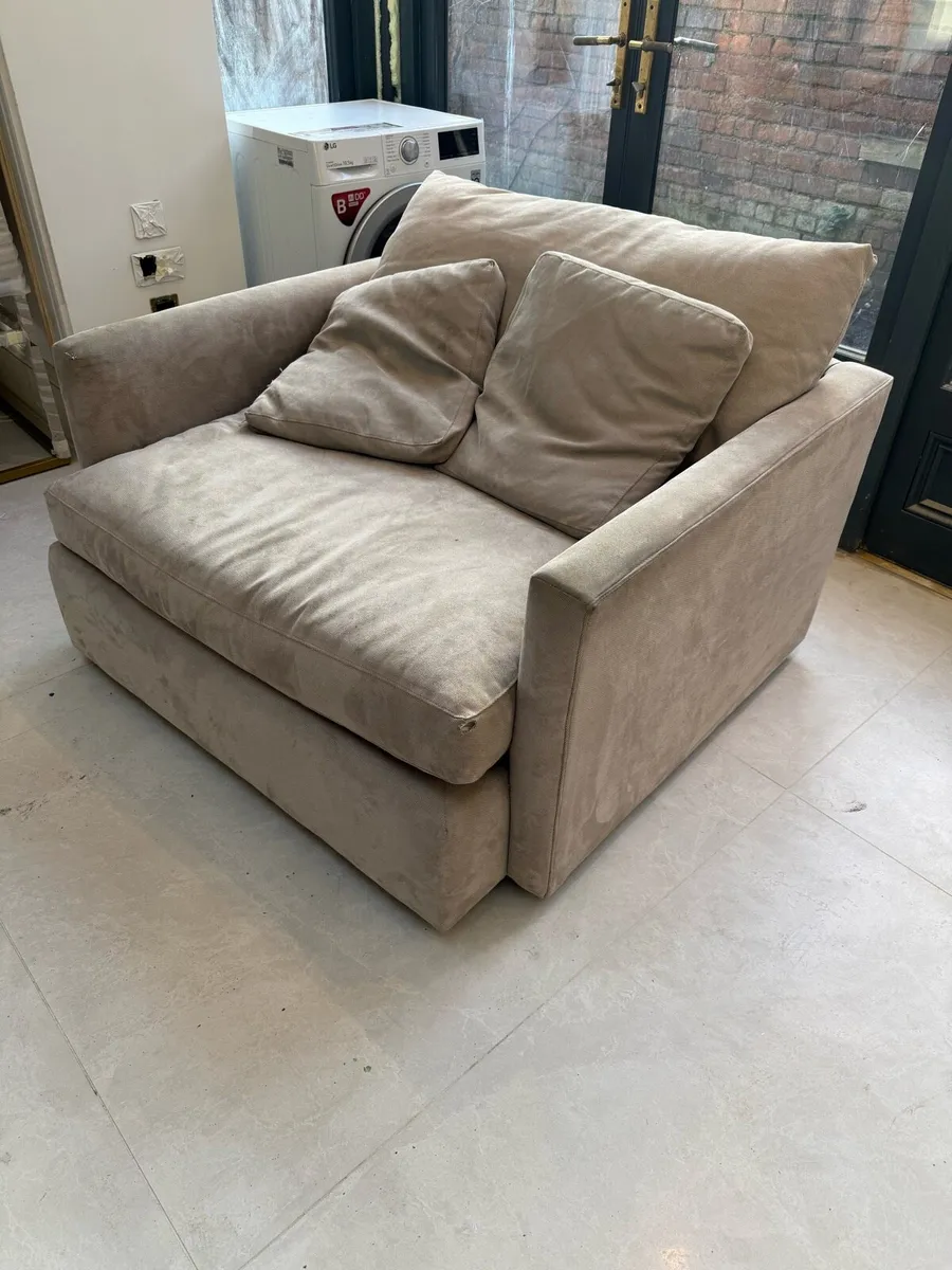 One a half seater couch - Image 3