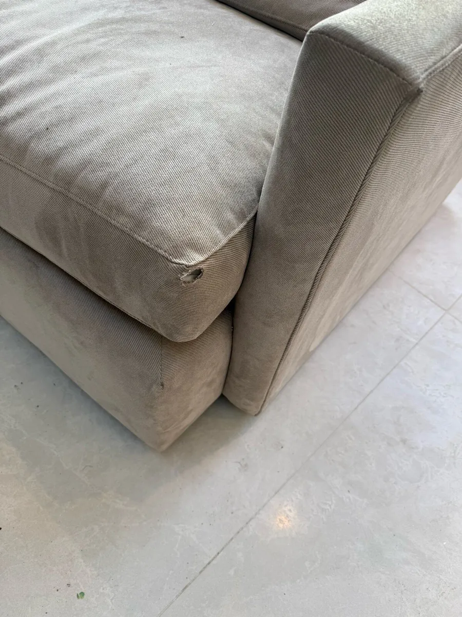 One a half seater couch - Image 4