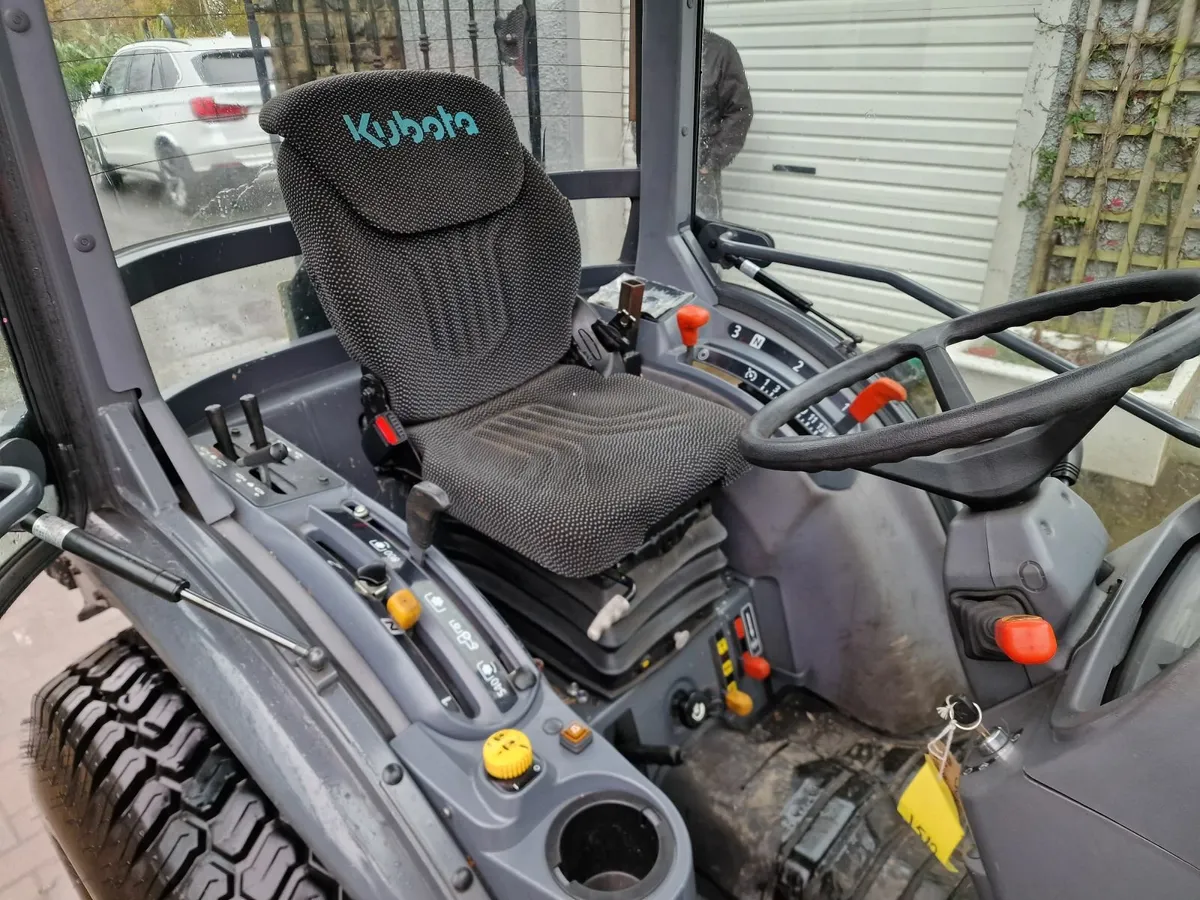 Kubota STW40 40hp Compact Tractor - Image 4