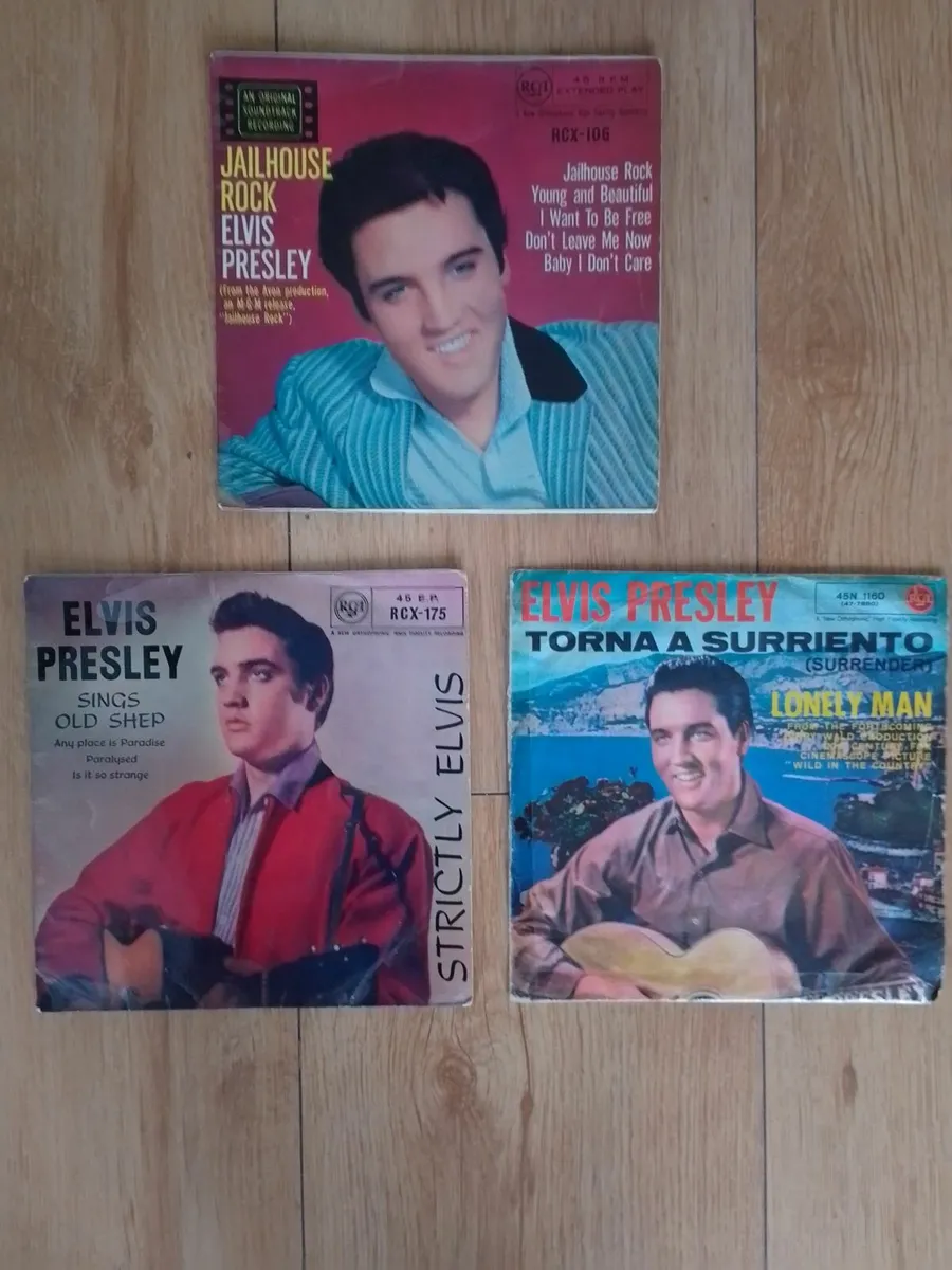 3 VINTAGE ELVIS PRESLEY VINYL 45 EPs. - Image 1