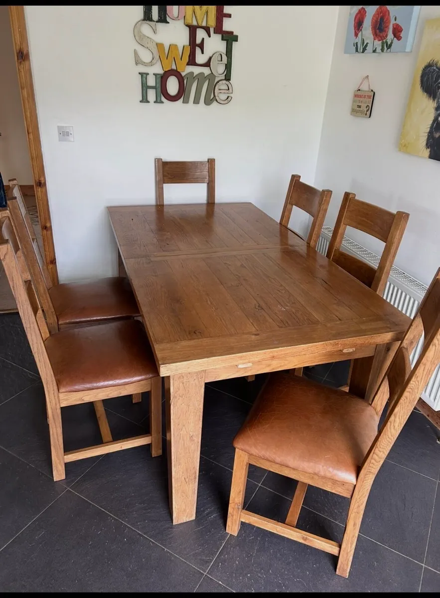 Kitchen table and chairs - Image 1