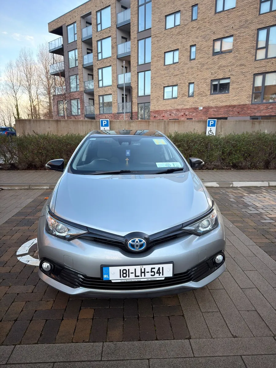 Toyota Auris 1.8 Automatic sport hybrid NCT 01/28 - Image 1