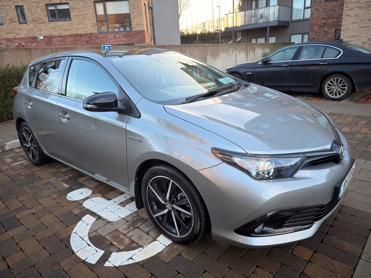 Toyota Auris 1.8 Automatic sport hybrid NCT 01/28 - Image 2