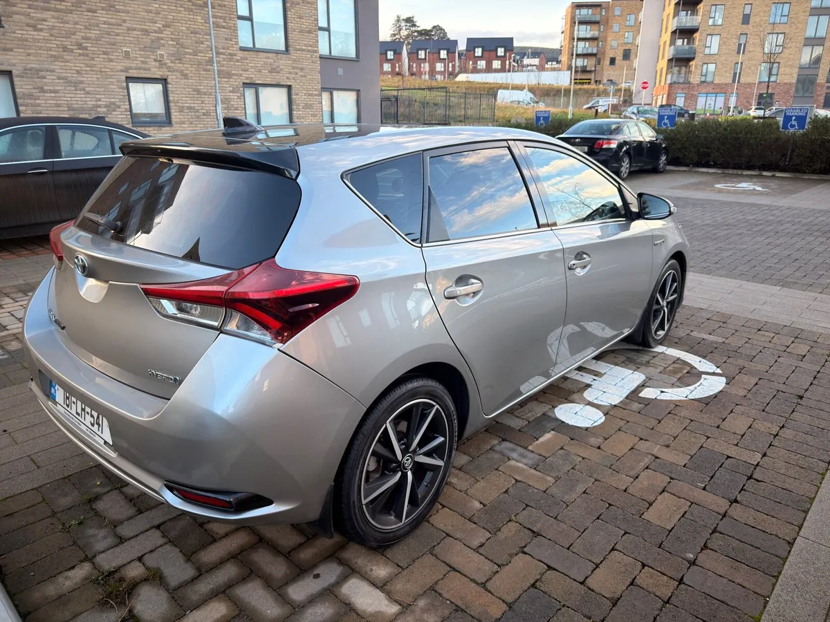 Toyota Auris 1.8 Automatic sport hybrid NCT 01/28 - Image 3