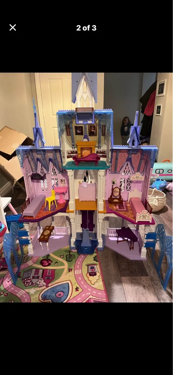 Frozen castle - Image 2