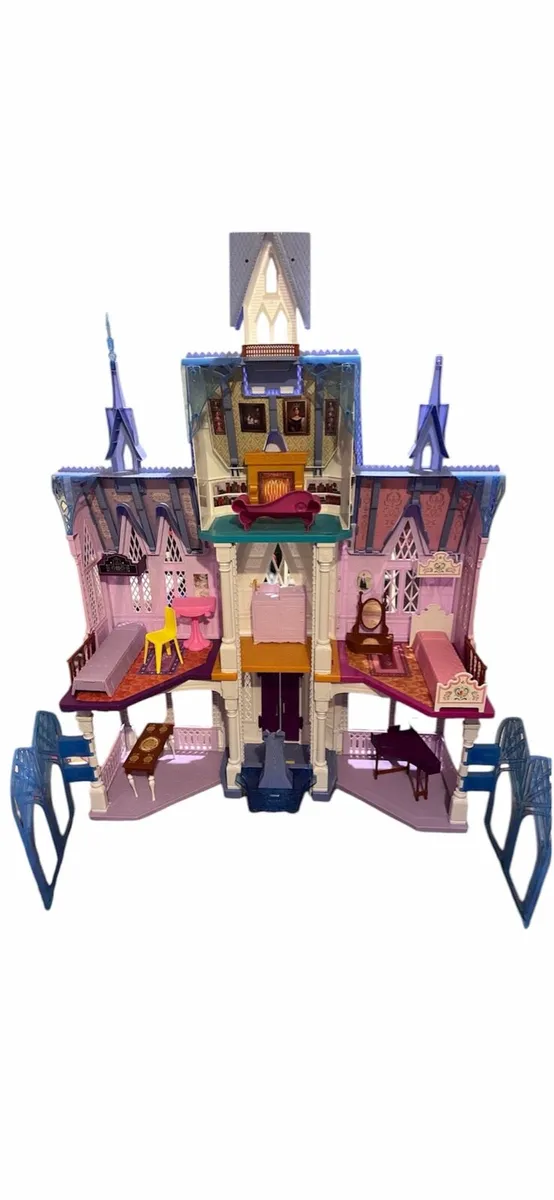 Frozen castle - Image 3