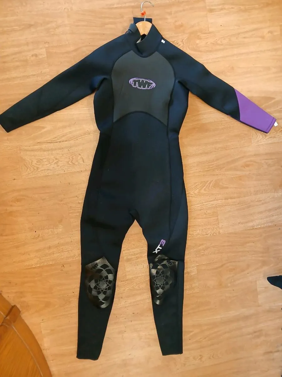 Ladies Size 10 wetsuit, brand new. - Image 1