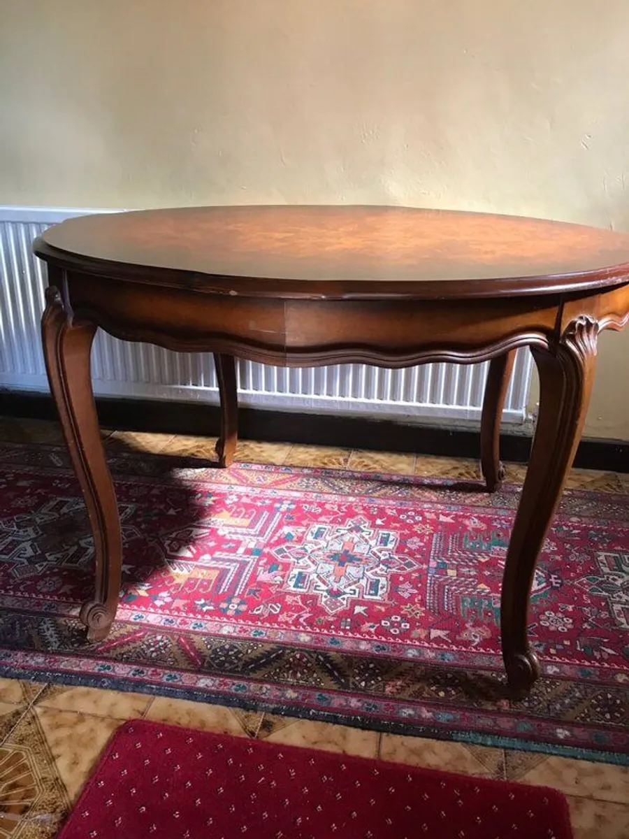 Dining table - Image 1