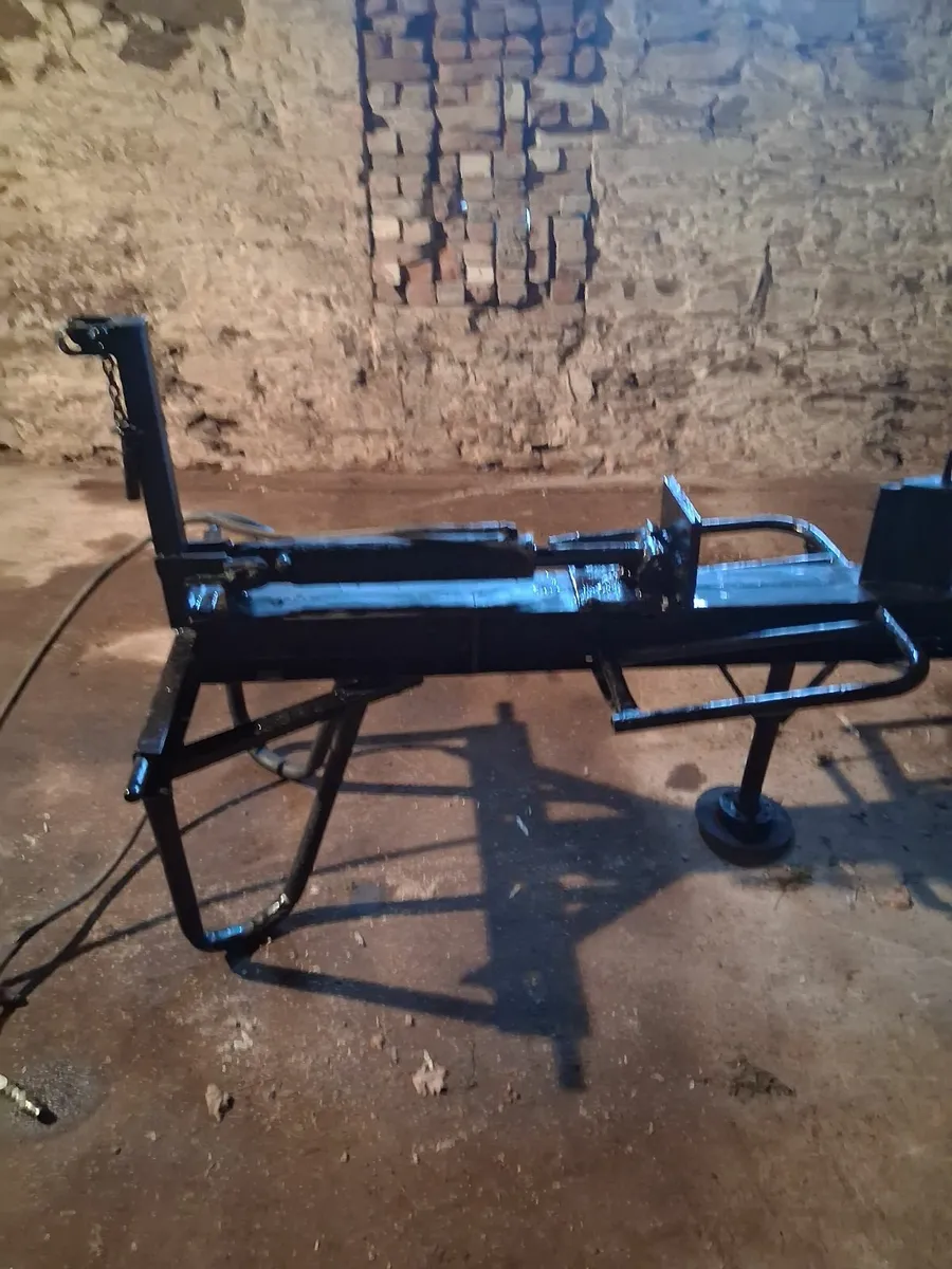 Log splitter - Image 1