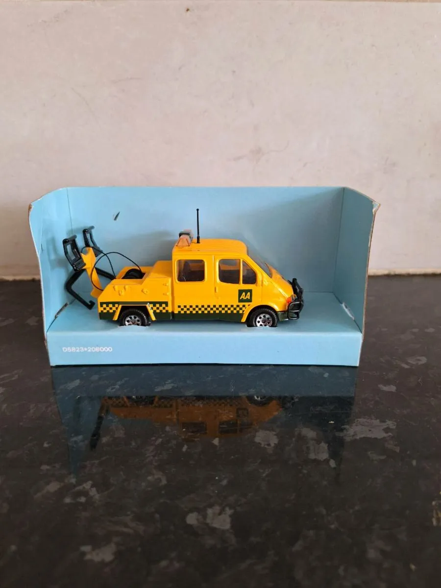 Corgi diecast AA Ford Transit - Image 2