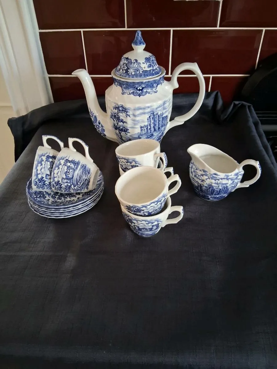 Olde Country Castle Teaset - Image 1