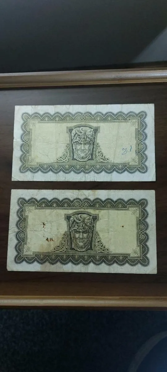 Irish Lady Lavery £5 Banknotes (Pre-Decimal)  Pair - Image 2