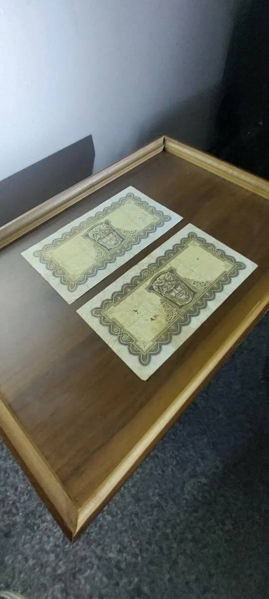 Irish Lady Lavery £5 Banknotes (Pre-Decimal)  Pair - Image 3