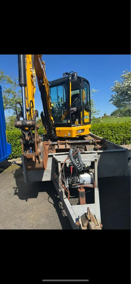 JCB 35 Z-1 Digger - Image 2