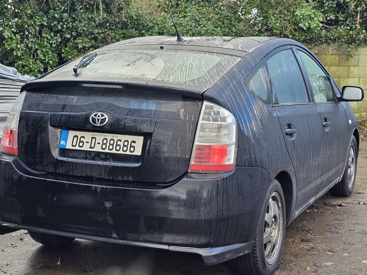 Toyota Prius 2006 hybrid automatic €1600 - Image 1