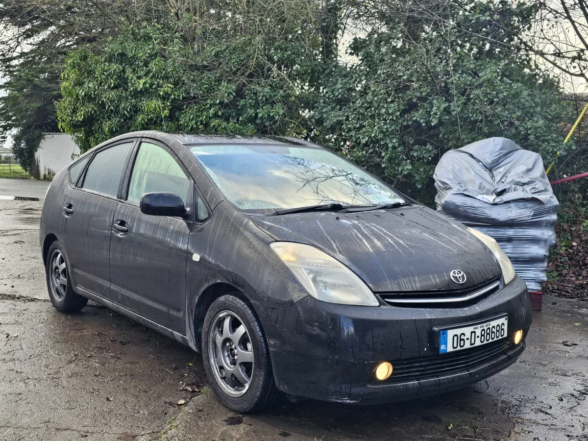 Toyota Prius 2006 hybrid automatic €2200 - Image 1