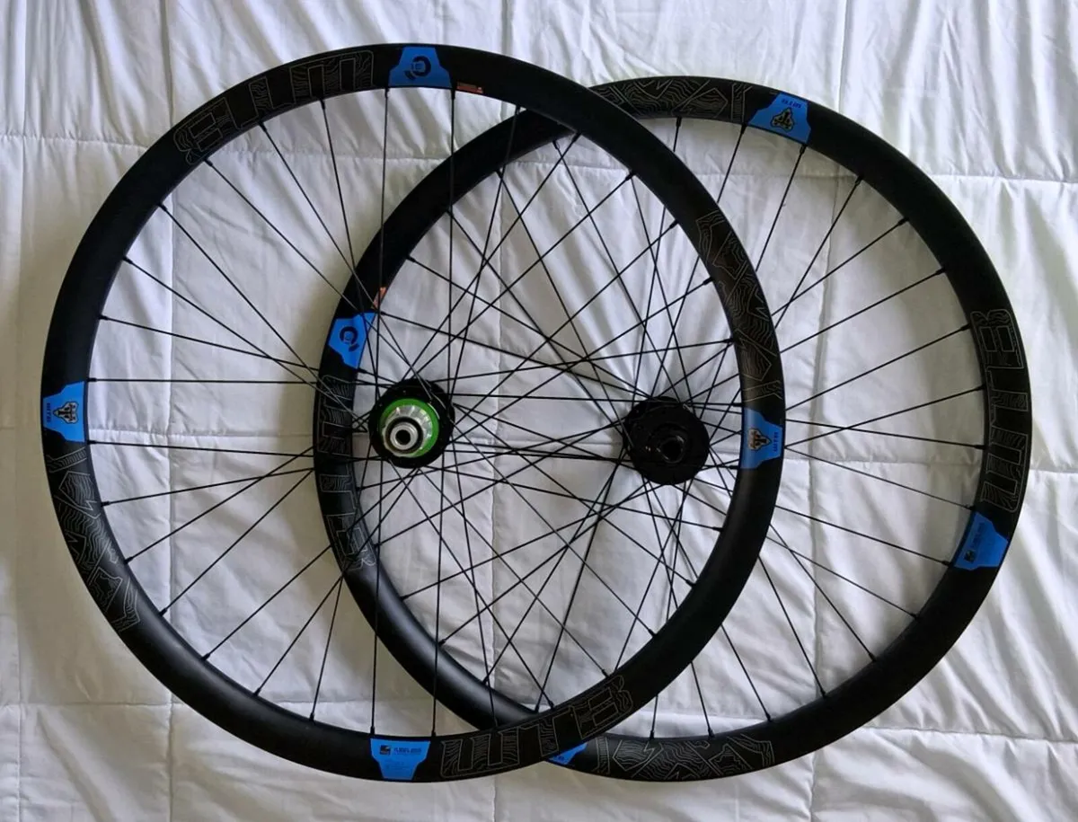 Hope Pro4 Boost hubs 27.5" WTB Ci31 carbon rims - Image 1