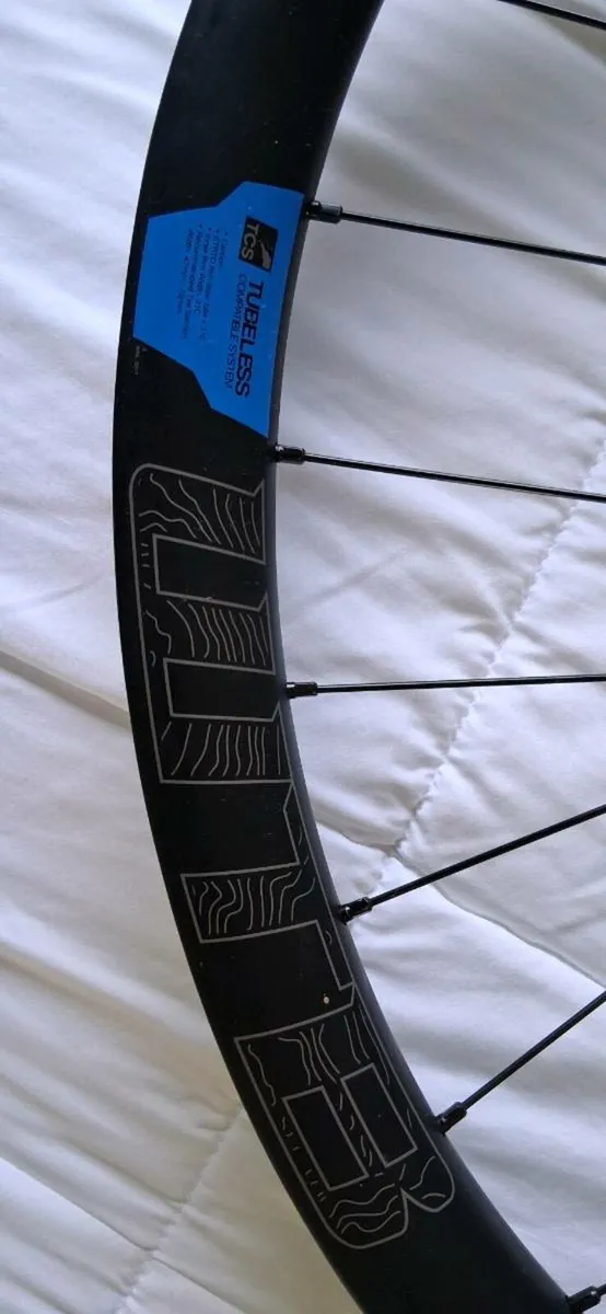 Hope Pro4 Boost hubs 27.5" WTB Ci31 carbon rims - Image 2