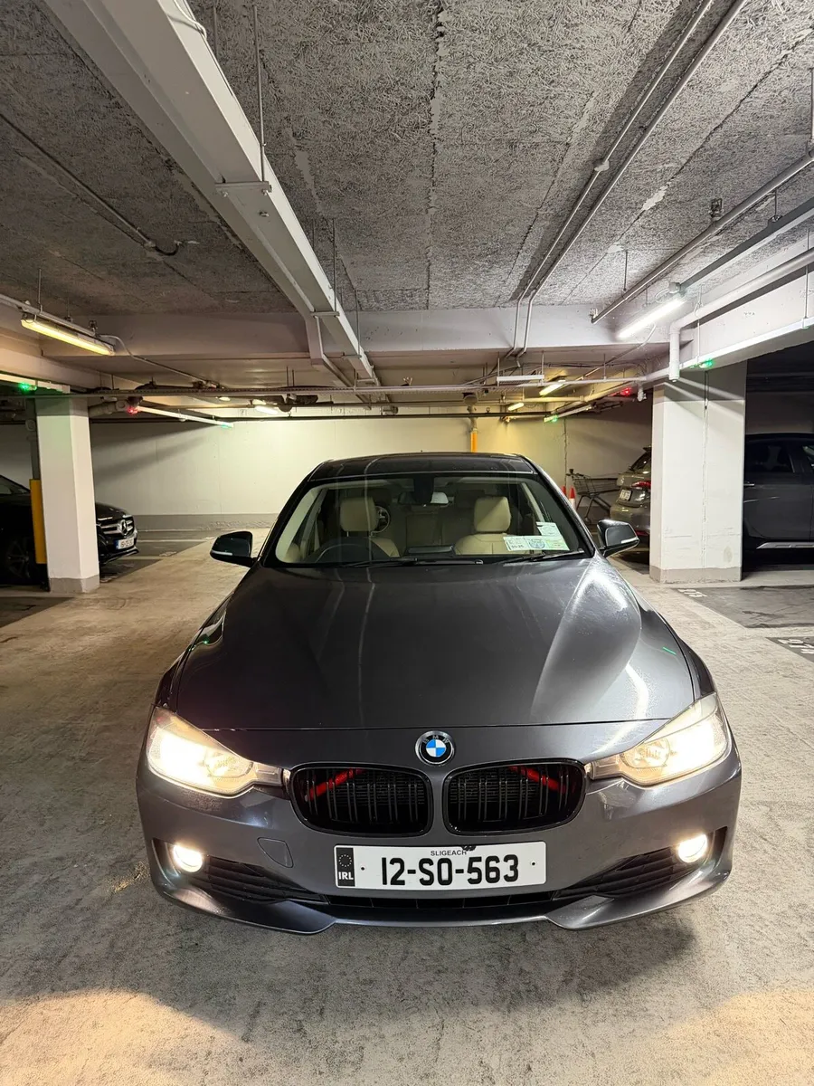 BMW 320d - Image 1