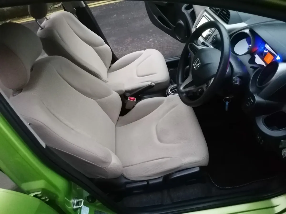 Honda fit 1.3L hybrid, automatic 2010 - Image 4