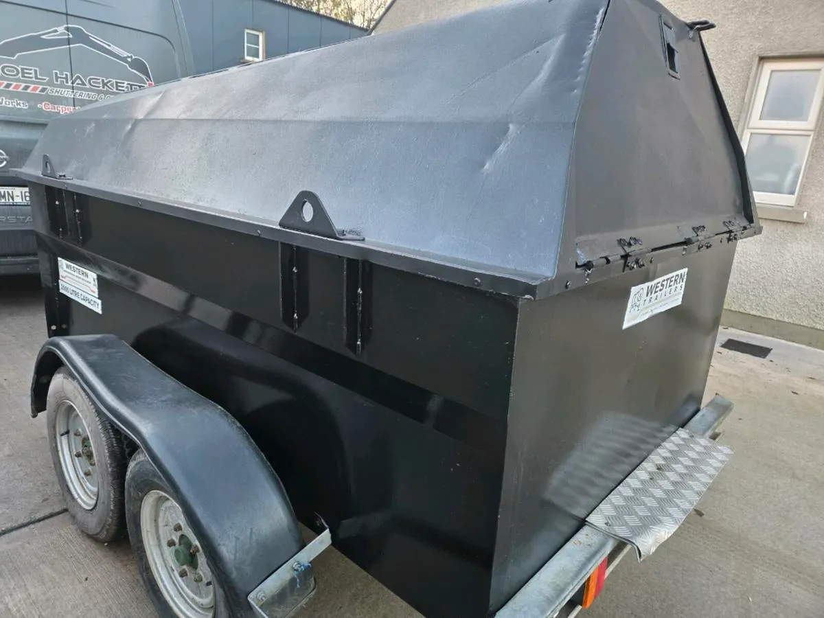 Fuel bowser - Image 3