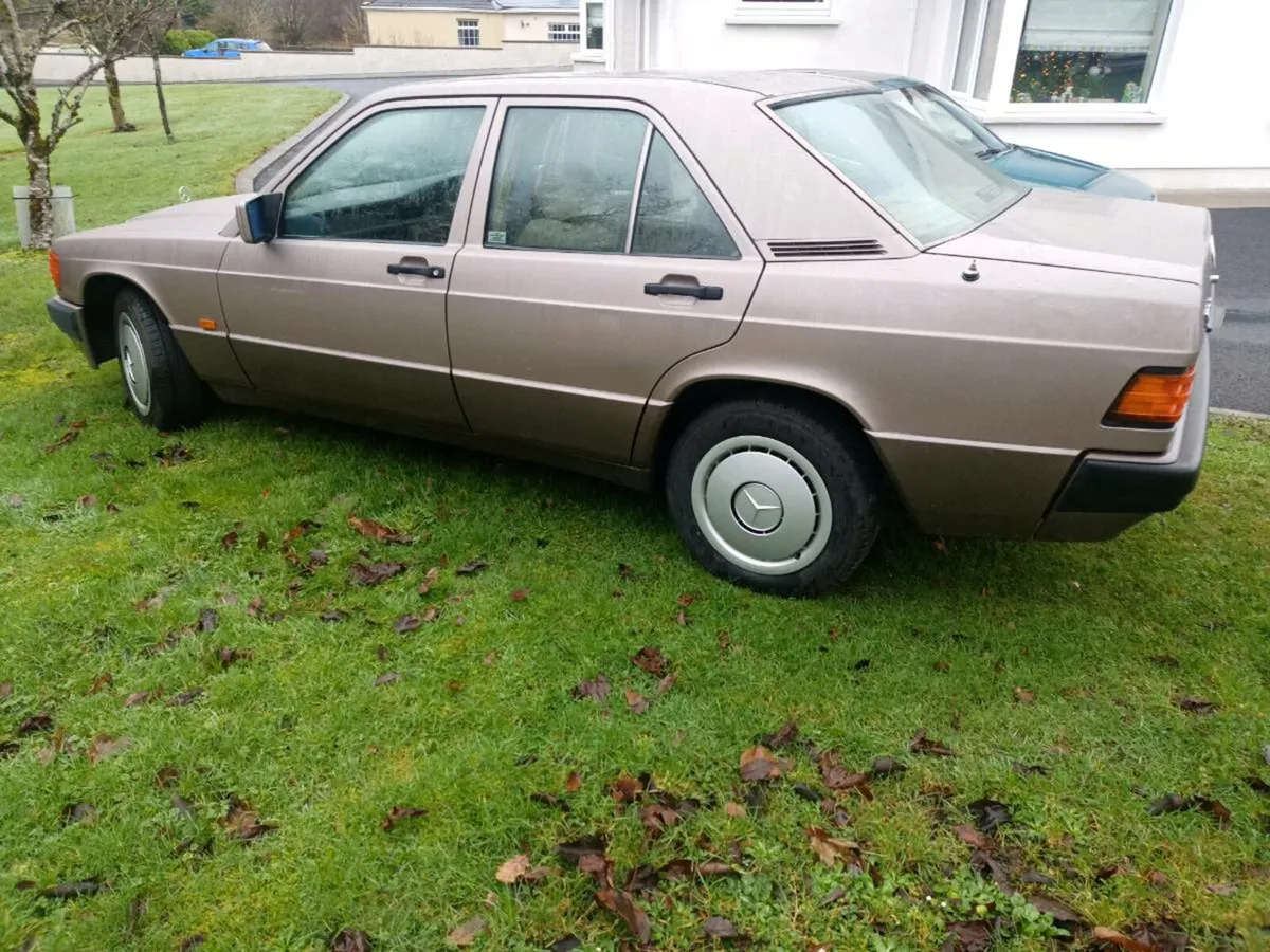 .   Mercedes 190 auto. + Golf diesel - Image 4