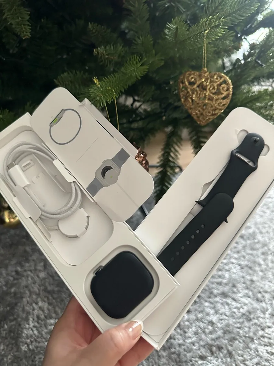 Apple Watch Series 10 – 46mm Jet Black (Like New) - Image 3