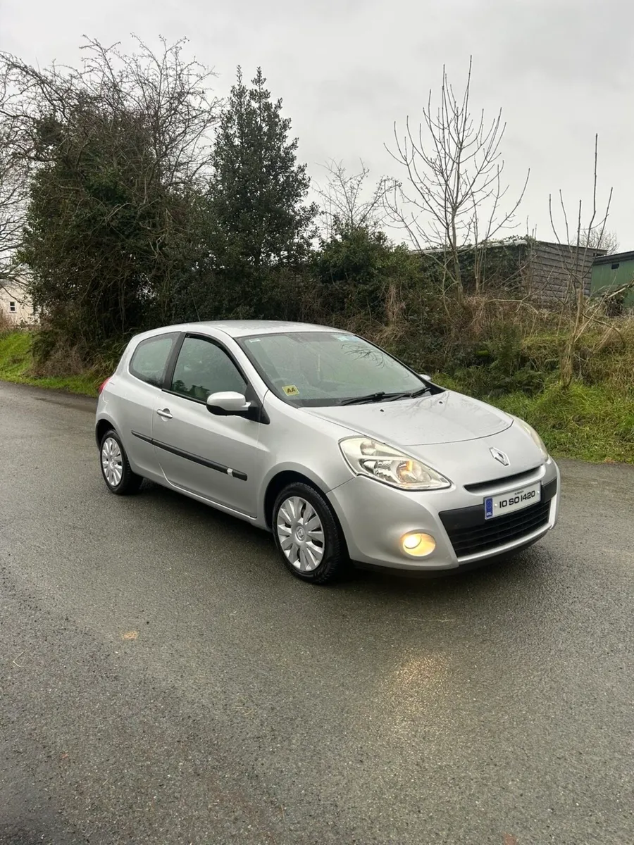 10 Renault Clio low miles - Image 1