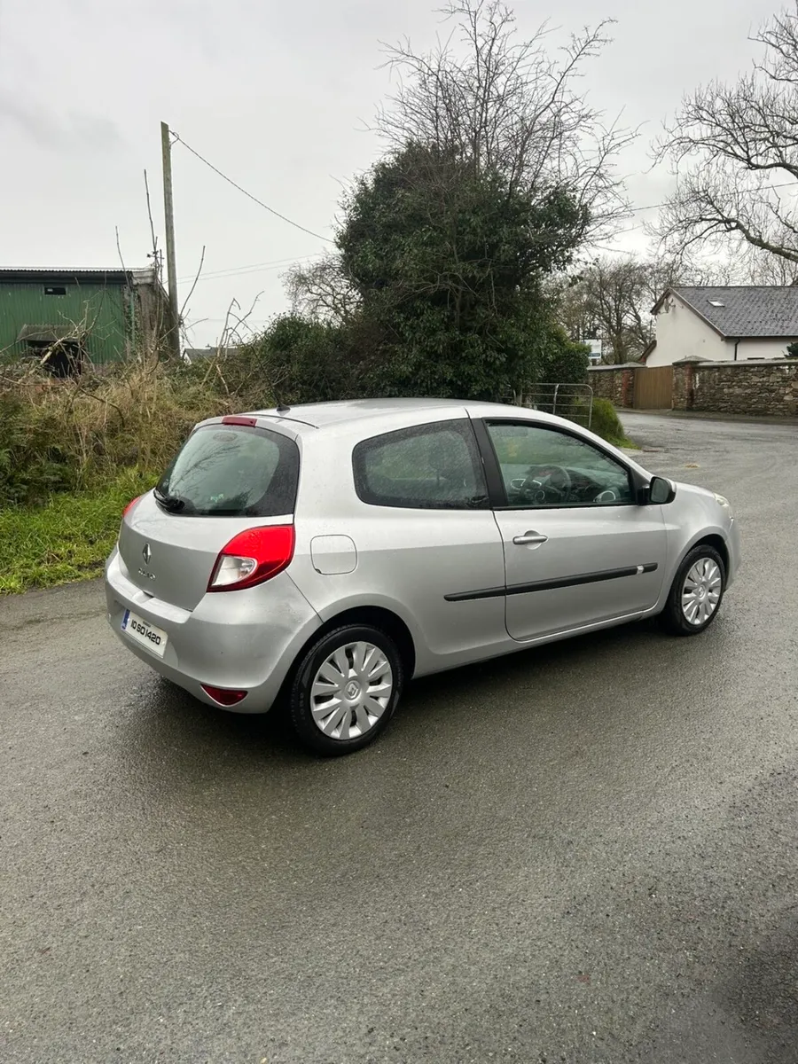 10 Renault Clio low miles - Image 2