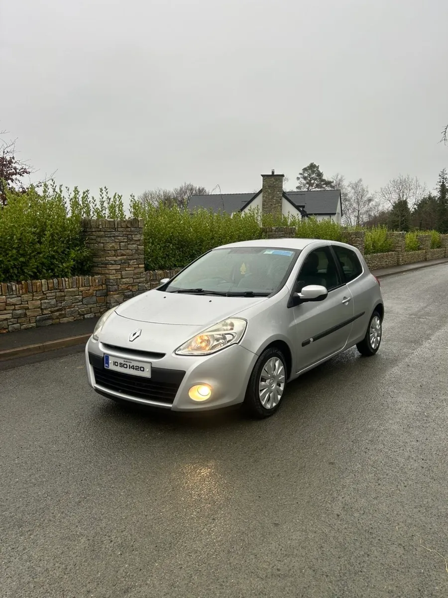 10 Renault Clio low miles - Image 4