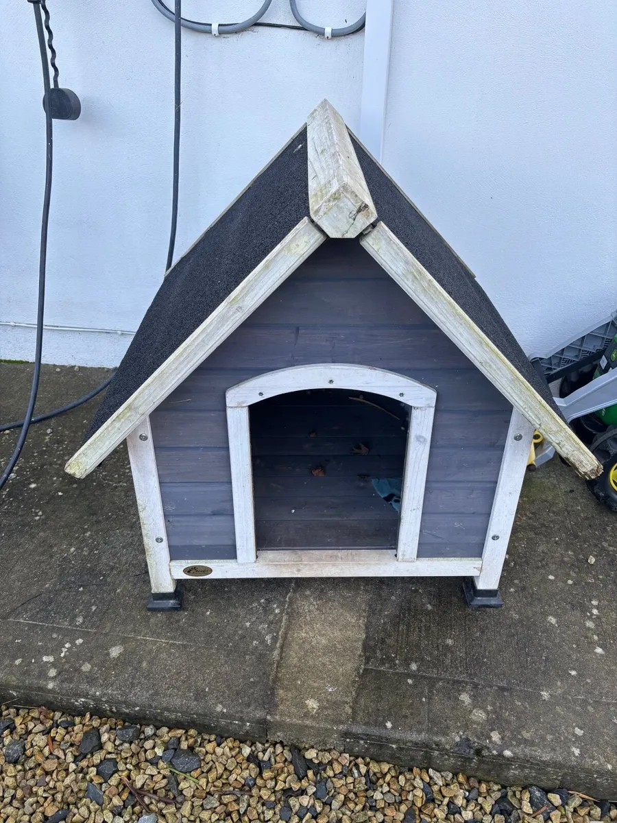 Dog house - Image 1