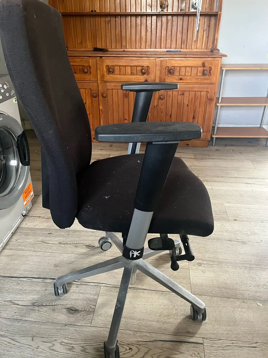 Used Ergonomic office chair - Image 2