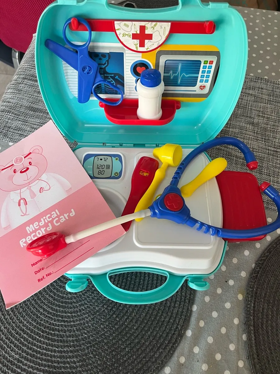 Toy medical set - Image 1