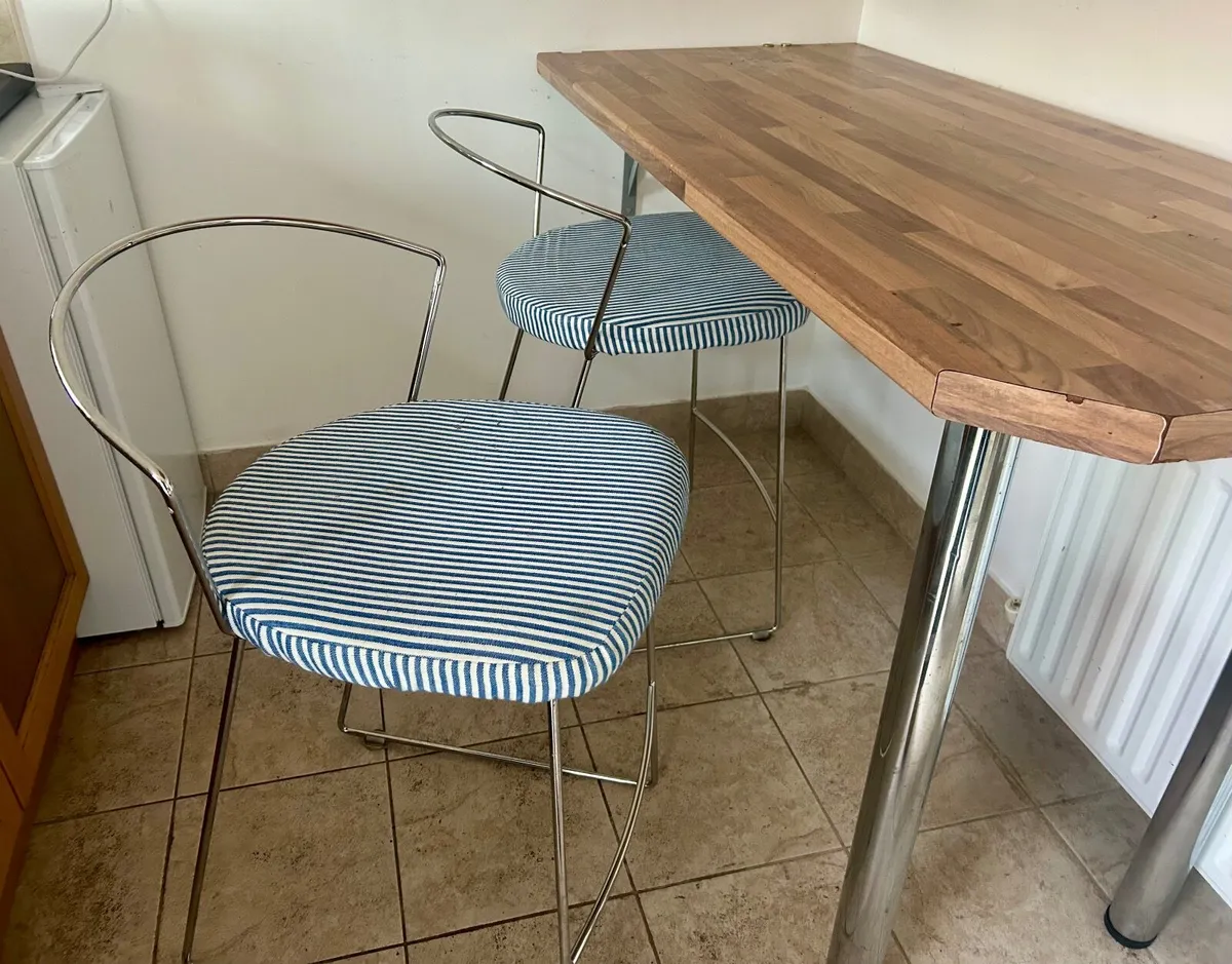 Breakfast bar & 2 stools - Image 3