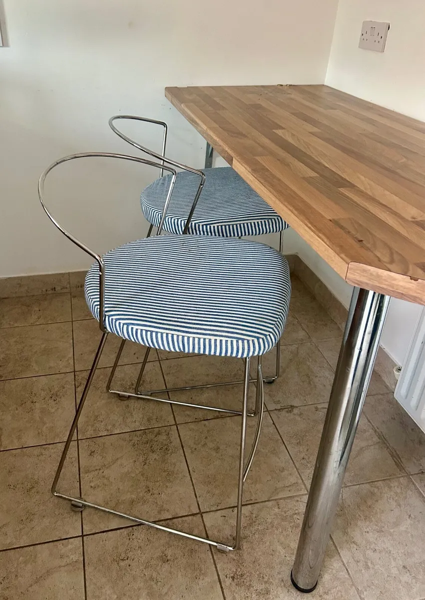 Breakfast bar & 2 stools - Image 4