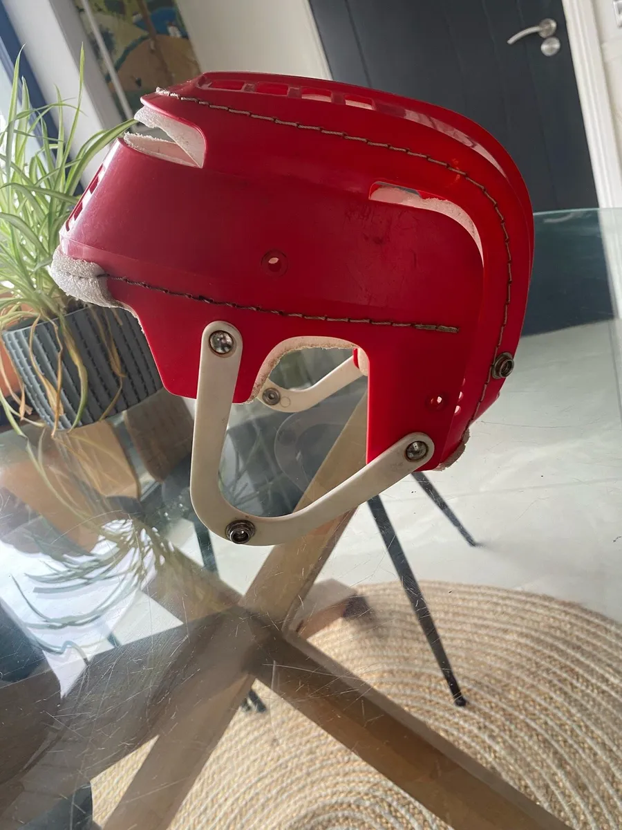 Red free former helmet rep - Image 3