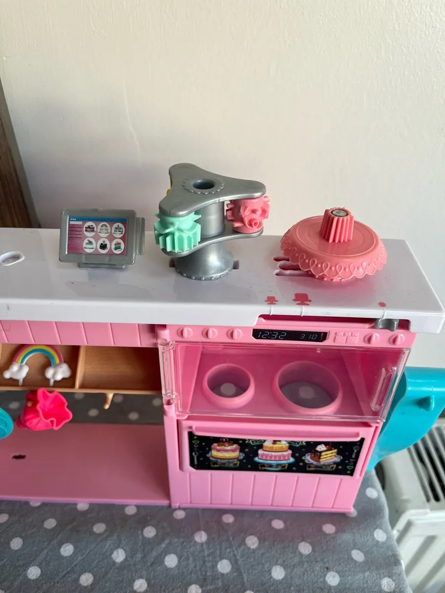 Barbie cake bakery playset - Image 3