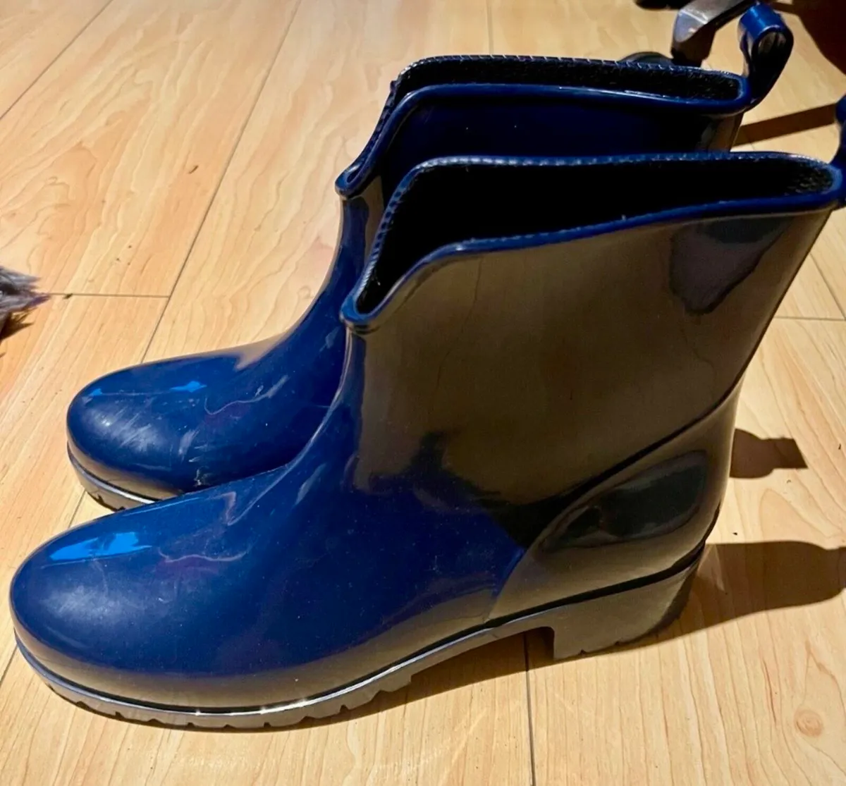 rain boots - Image 1
