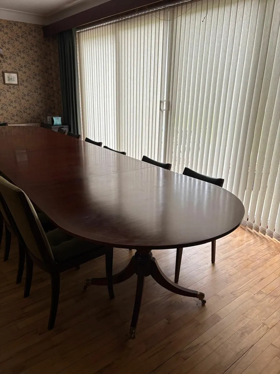 Higginbotham dining table - Image 3