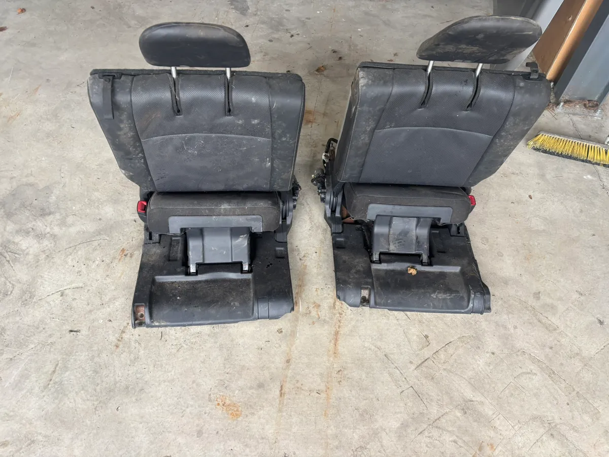 2020 Toyota Landcruiser 6&7th seats - Image 3