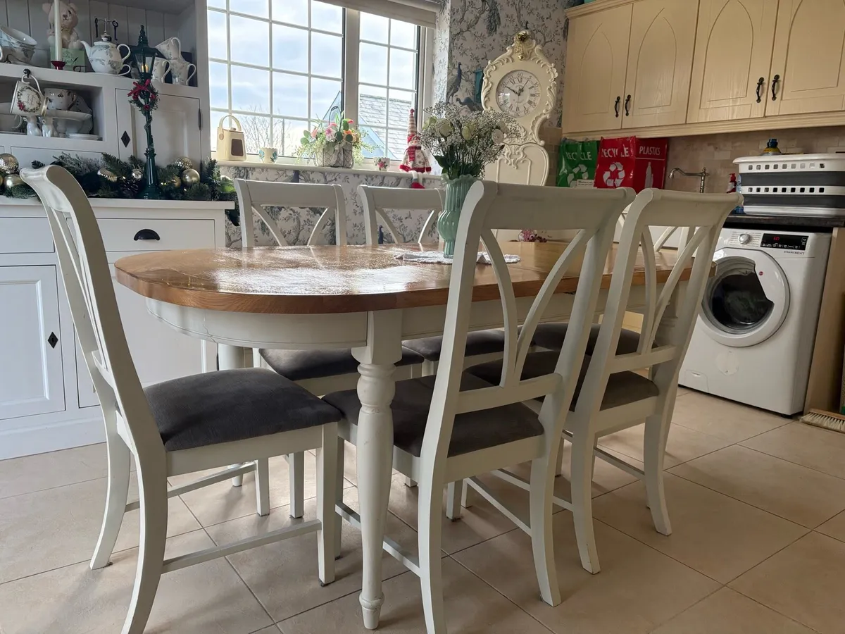 Table & 6 chairs - Image 3