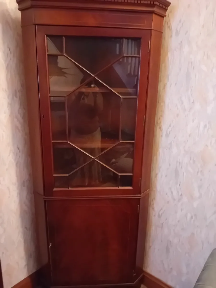 Corner display cabinet - Image 1