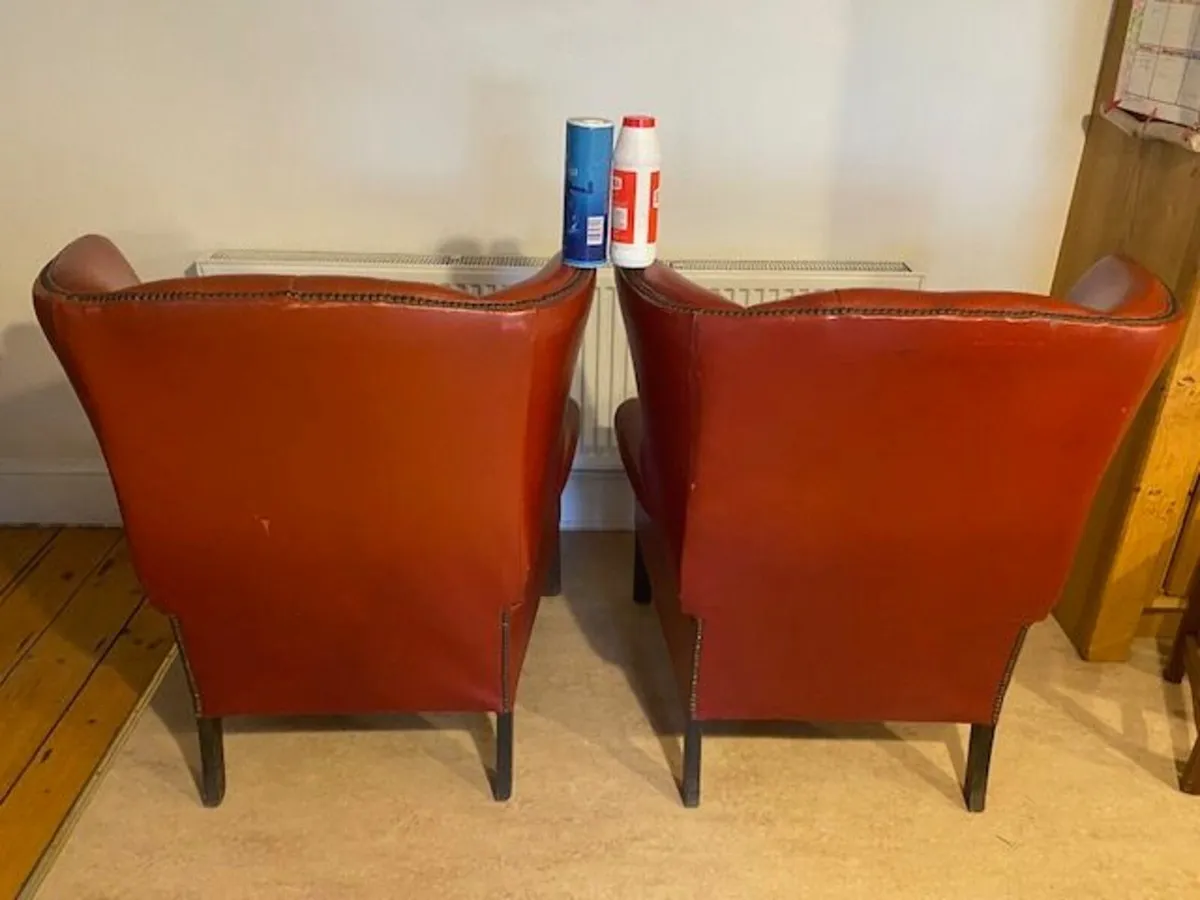 Pair leather wing backed chairs - Image 3